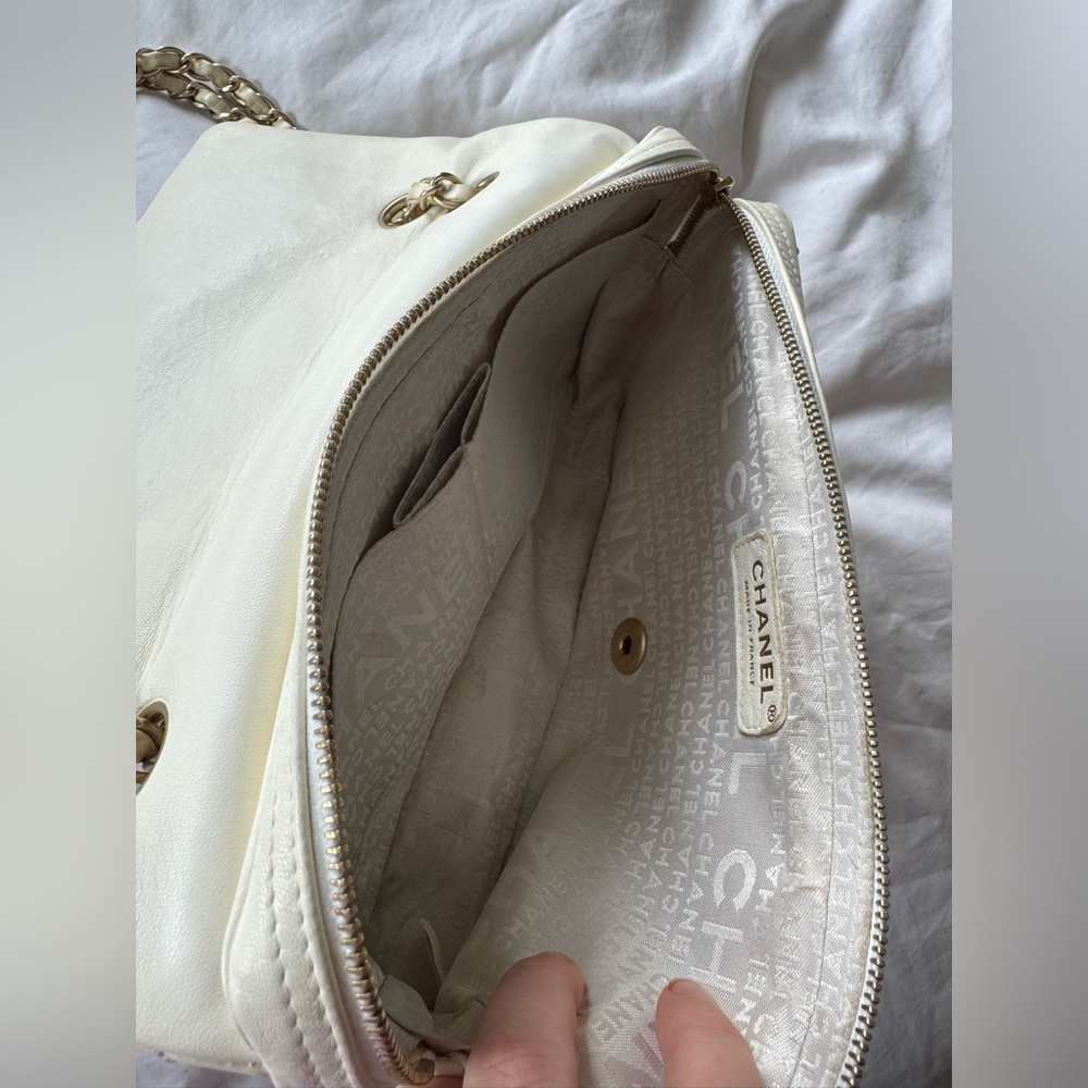Vintage Chanel Rose Flap Bag - Picture 6 of 11